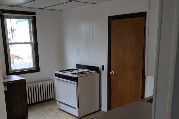 Primary Photo - 109 Mechanic St