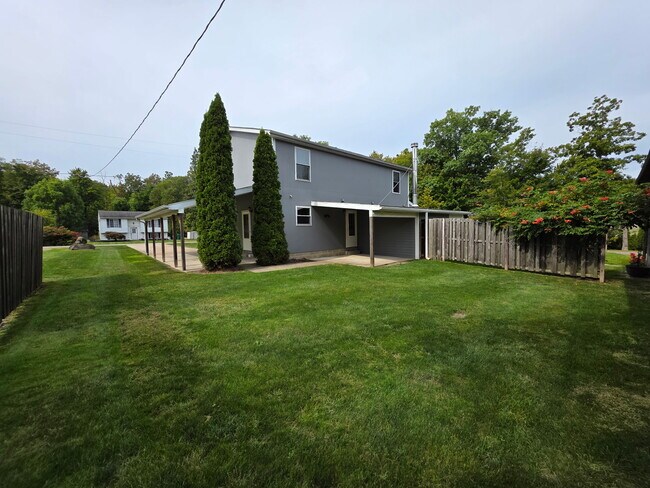 Building Photo - 819 Villa Sites Ave