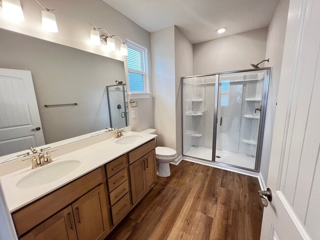 Building Photo - 1260 Saxon Ct