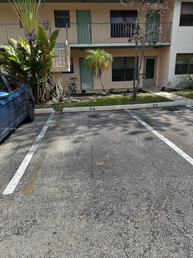 Primary Photo - 2225 Monroe St