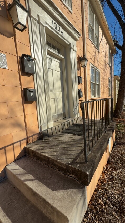 Belhaven apartment for $1295 with washer/ dryer and water included!! - Belhaven apartment for $1295 with washer/ dryer and water included!!