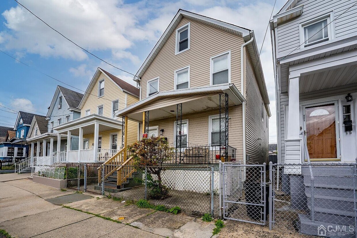 Primary Photo - 603 Charles St