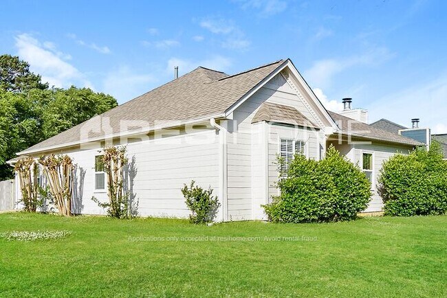 Building Photo - 128 Cedar Bend Dr
