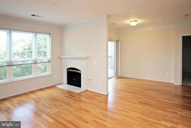 Foto del edificio - 1600 Spring Gate Dr.