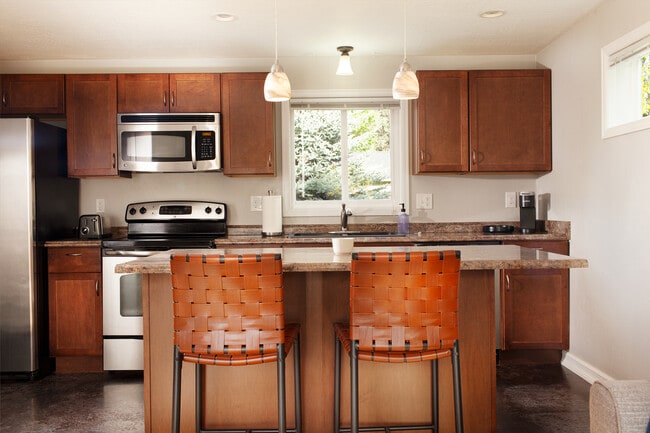 Kitchen Island - 220 S 14th St
