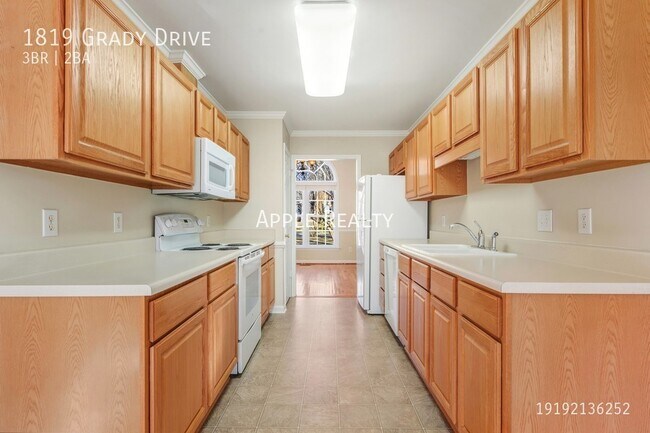 Photo - 1819 Grady Dr House