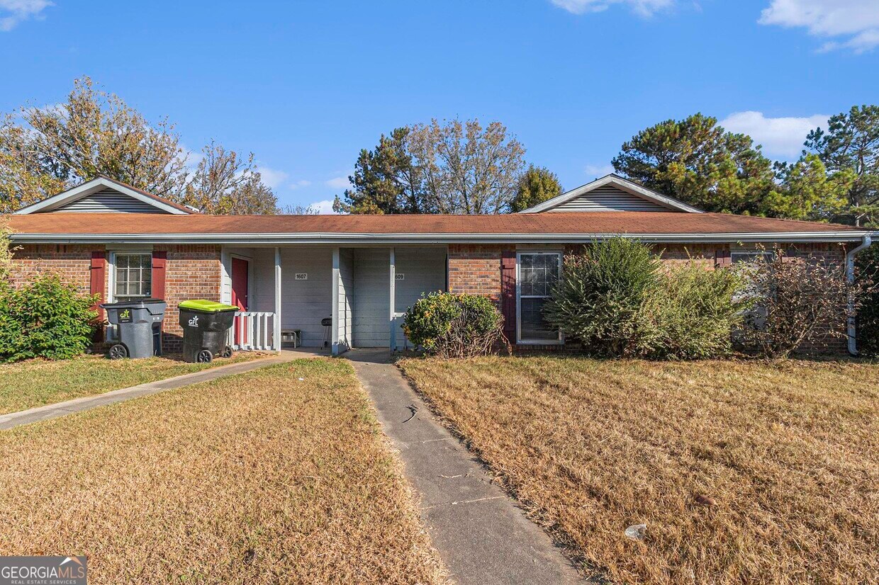 1609 Riverside Trail NE, Conyers, GA 30013 House Rental in Conyers