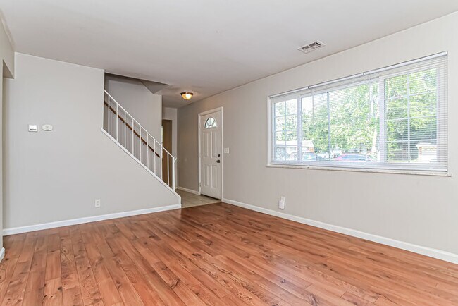 Foto del edificio - 8585 Sunlight Dr