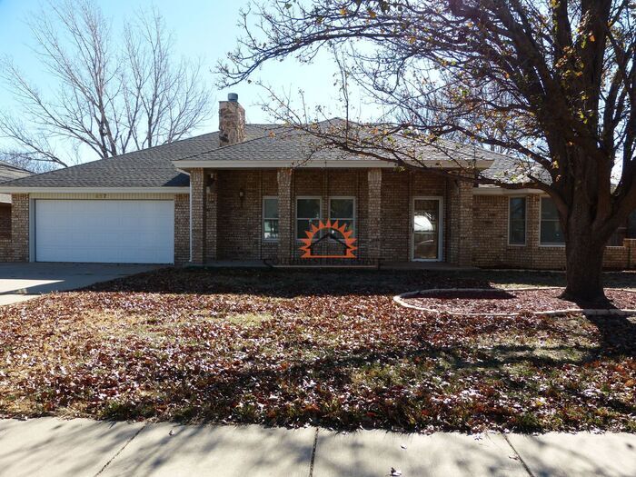 Primary Photo - Spacious 4 bedroom 2 bath brick home