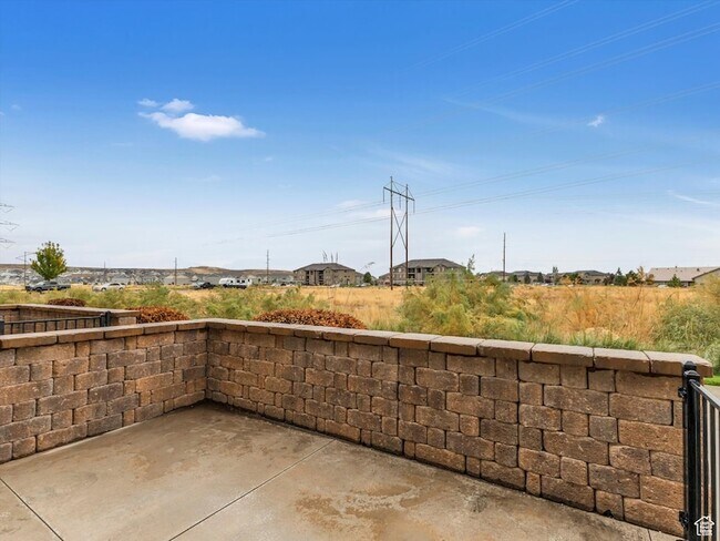 Building Photo - 8136 N Rock Creek Cove Ln