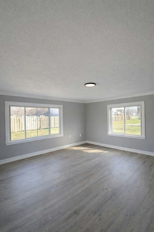 Foto del edificio - 5563 Silvertown Dr