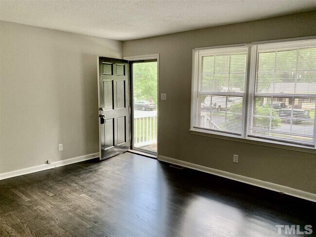 Building Photo - 511 Buck Branch Dr