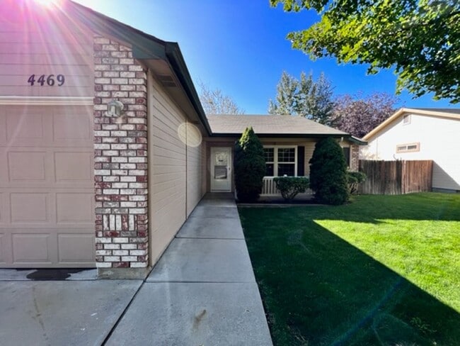 Building Photo - Amazing Home in Mahogany Park