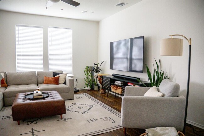 Foto del edificio - 6305 Conestoga Wagon Way