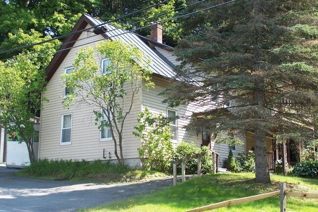 mature garden. - 8 Prospect Street