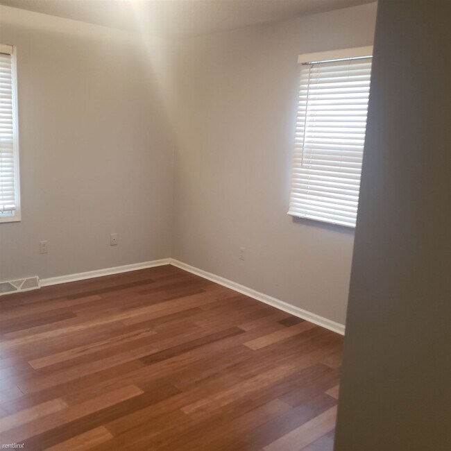 Foto del edificio - 3 br, 2.5 bath Duplex - 6186 Balsam Dr