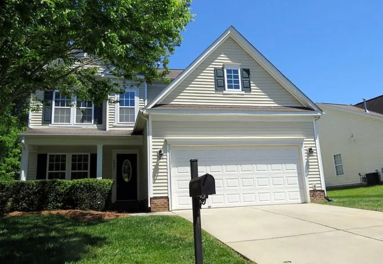 Foto principal - 4981 Brian Center Ln