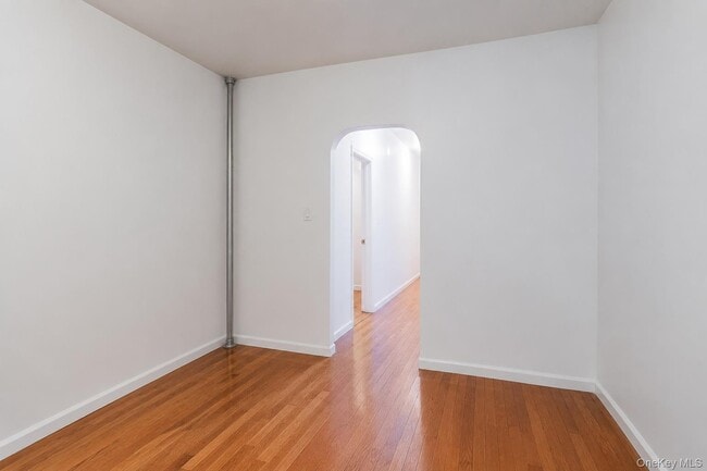 Foto del edificio - 415 E 187th St