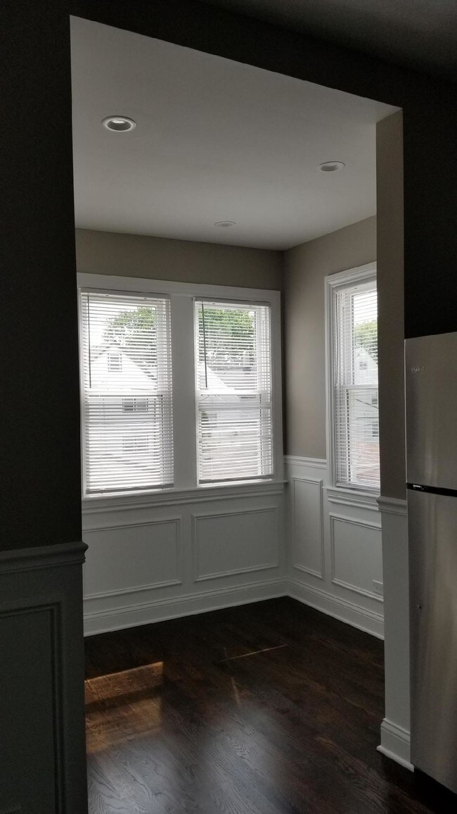 Building Photo - 2957 N Avers Ave