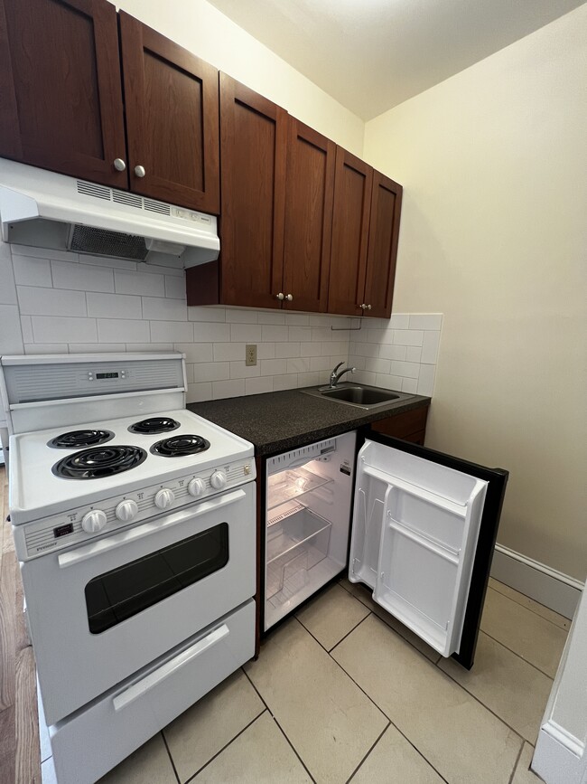 Building Photo - 903 Beacon St