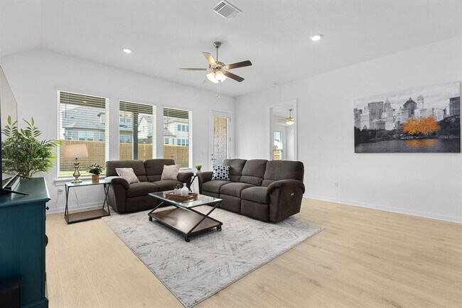 Foto del edificio - 2132 Magnolia Hl Dr