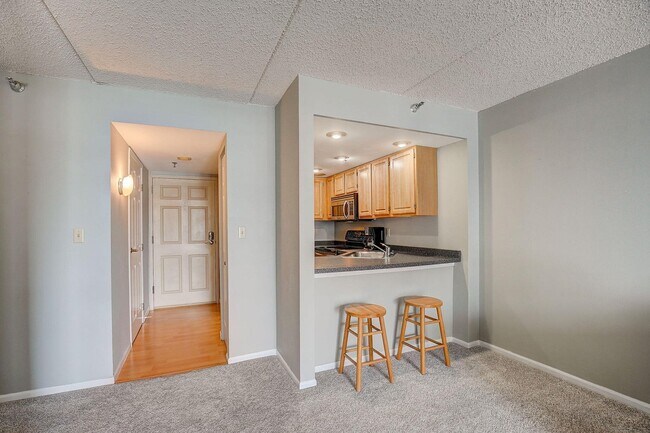 Foto del edificio - 270 E Highland Ave