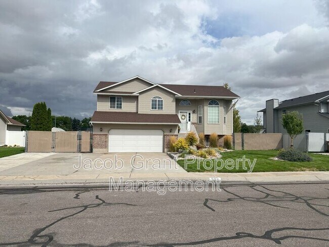 Building Photo - 522 Darris St