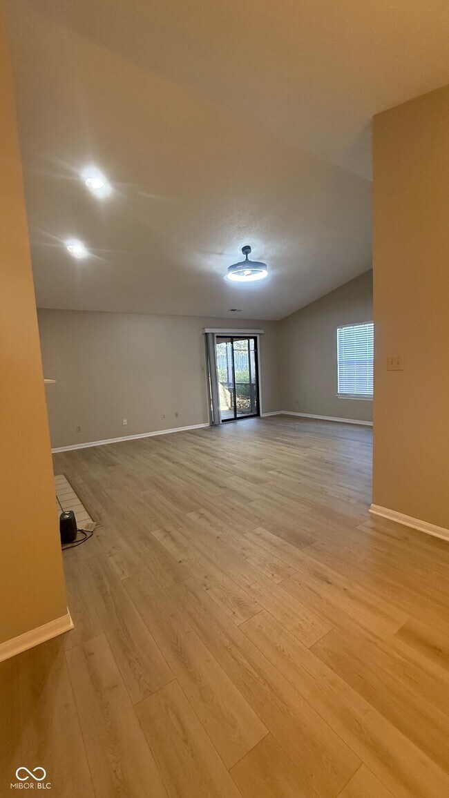 Foto del edificio - 14610 Village Park E Dr