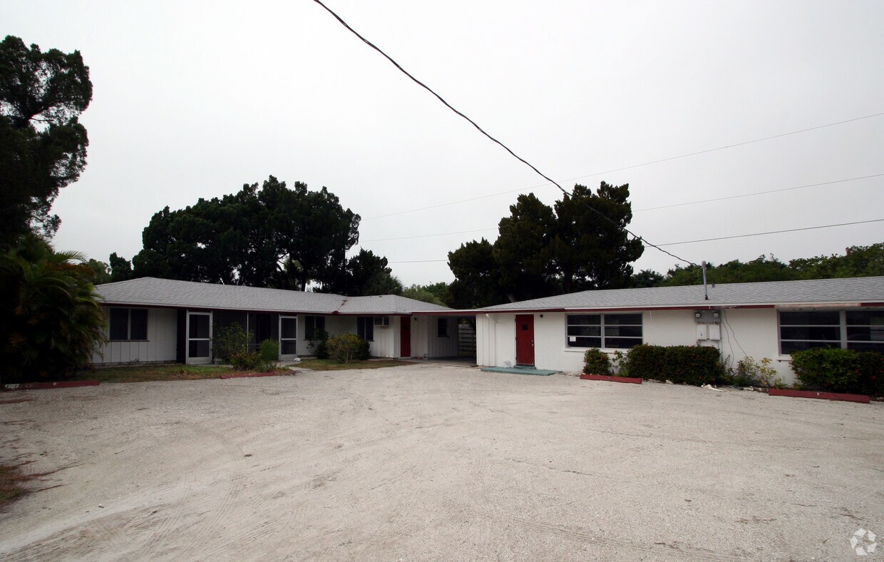 571 Saint Judes Dr, Longboat Key, FL 34228 Apartments in Longboat Key