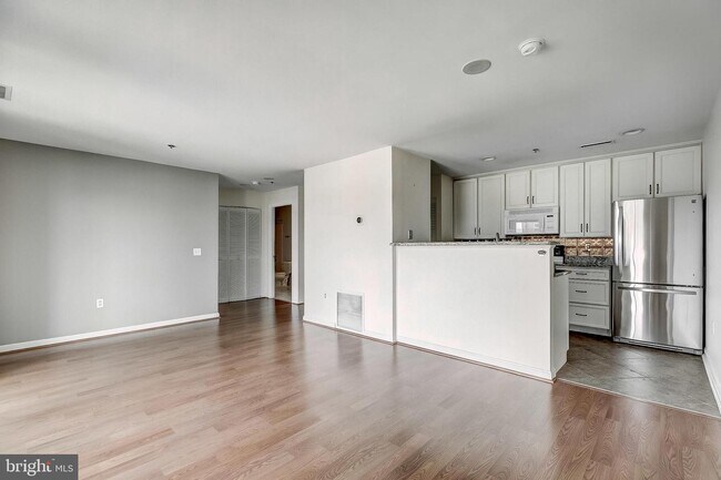 Building Photo - 2702 Lighthouse Point E