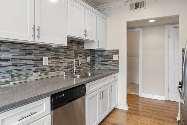 Foto del edificio - 872 N Edgemont St