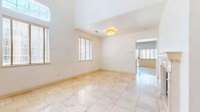 Building Photo - Beautiful Oakland Home!