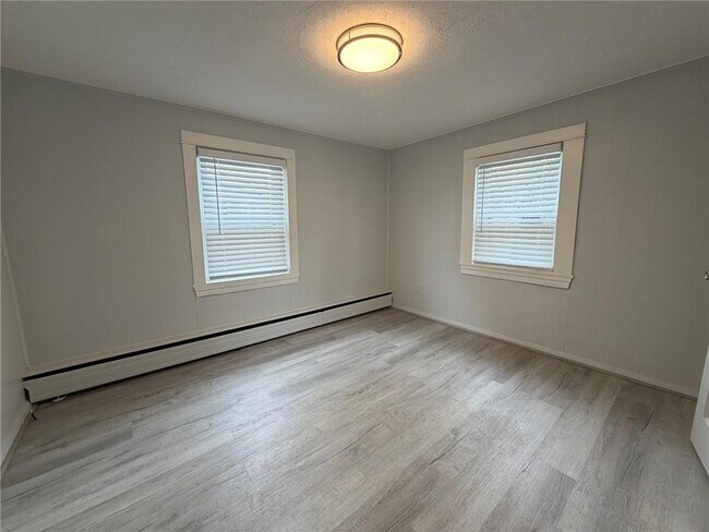 Foto del edificio - 144 Hopkins Hill Rd