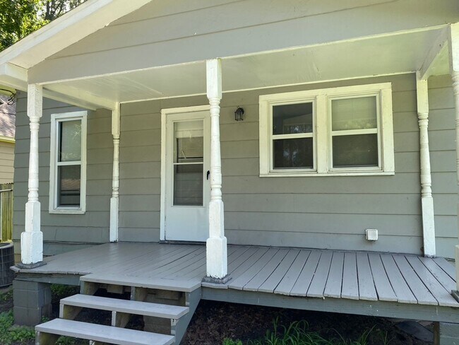Foto del edificio - Very Nice 3BR / 1 1/2BA House on Large Cor...