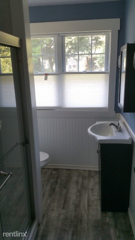 Foto del edificio - 3 br, 1.5 bath Apartment - 32 Lake St