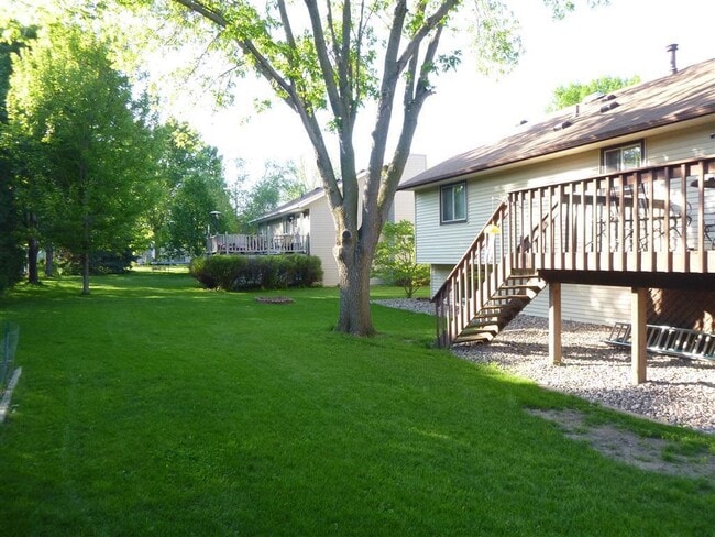 Building Photo - 4Bdrm-3bath Split NW Rochester