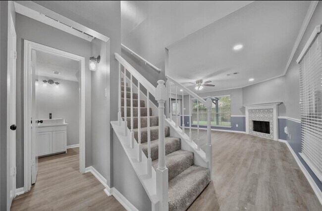 Foto del edificio - 10503 Timberloch Dr