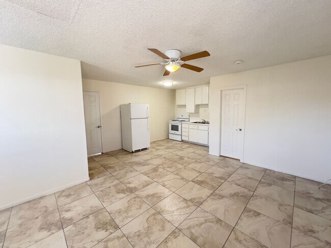 Foto del edificio - 1 bed and 1 bath located in Henderson!