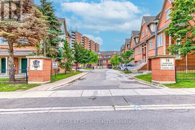 Photo du bâtiment - 38 Fairview Rd W