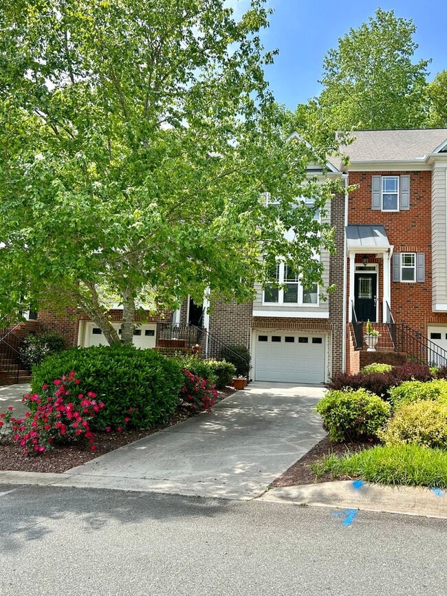 Beautiful 2 bedroom 2.5 bath Townhome in Carrboro - Beautiful 2 bedroom 2.5 bath Townhome in Carrboro