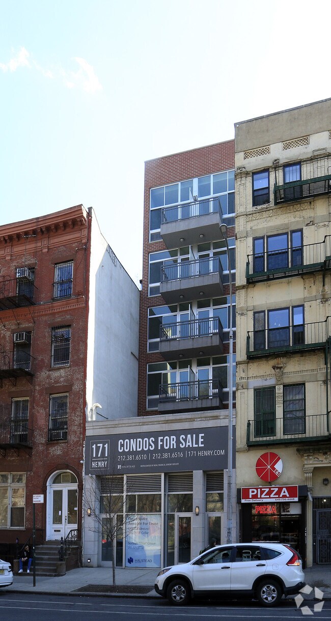Building Photo - 171 Henry St