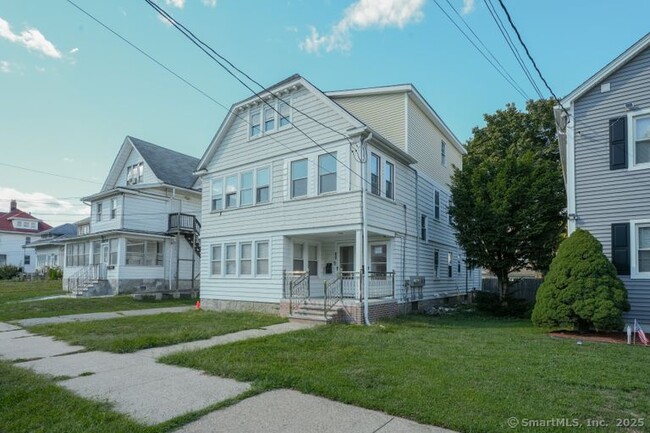 Building Photo - 185 Alpine St