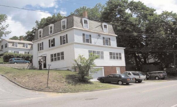 Primary Photo - 7-11 Glazier Rd