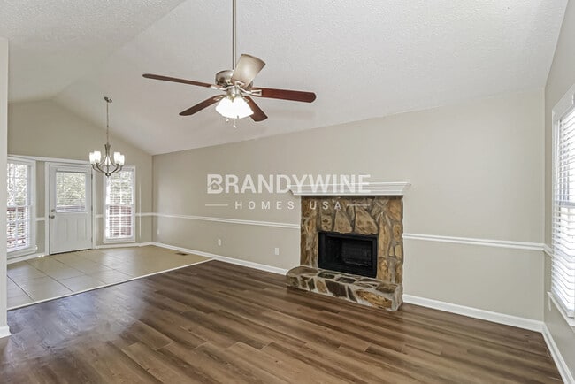 Foto del edificio - 106 Whitney Ln