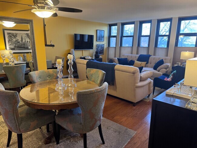 Foto del edificio - 6700 S South Shore Dr