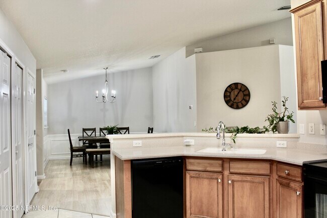 Foto del edificio - 6518 White Blossom Cir