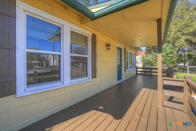 Foto del edificio - 927 N Union Ave