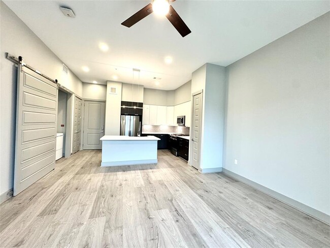 Foto del edificio - 401 W 25th St