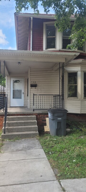 Foto principal - 754 Euclid Ave