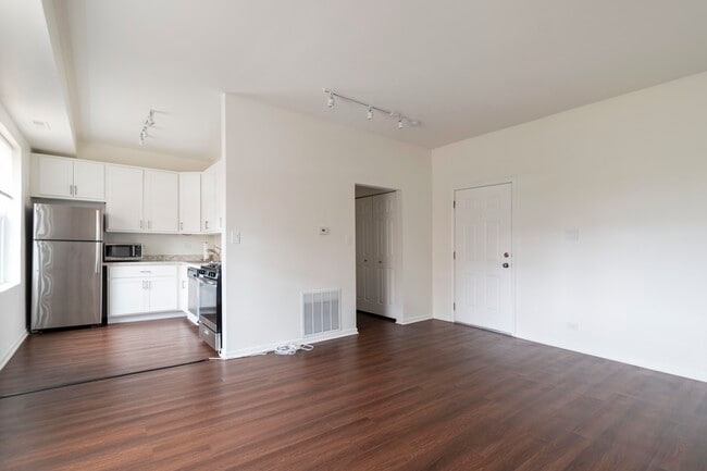 Building Photo - 3751 N Halsted St